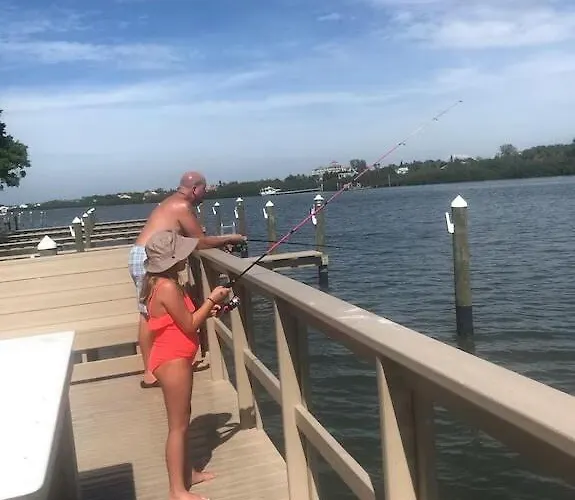 Apartment Steps To Beach-heated Pool-dock & Putting *